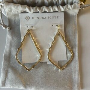 Sophia Drop Earrings in Gold - NWT